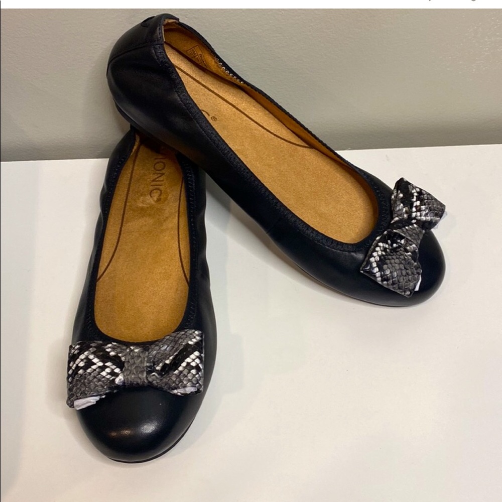 NEW Vionic Black Leather Zelda Ballet Flats with Snake Skin Bow Detail Size 7